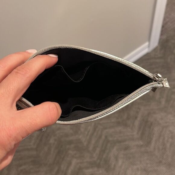 Bobbi Brown Metallic Silver small clutch for makeup or sunglasses - Picture 5 of 6